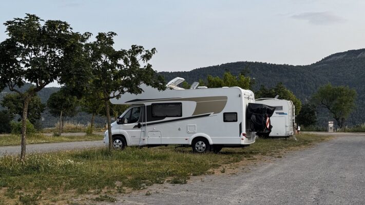 Consejos de experto para ahorrar dinero en tus viajes en autocaravana: ¡Galicia te espera!