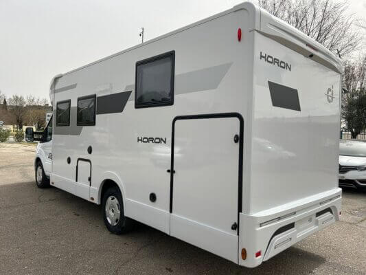Dónde dormir con una autocaravana en España: campings, áreas y normativa DGT 2026